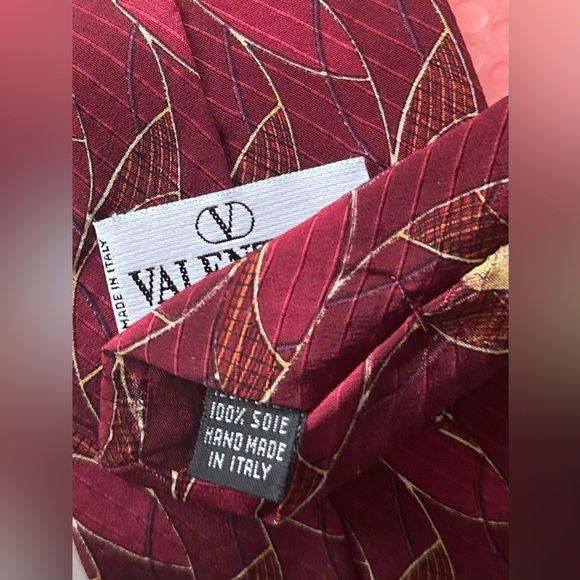 VALENTINO 100%...silk Designer withRed Golden Leaves - Picture 8 of 9
